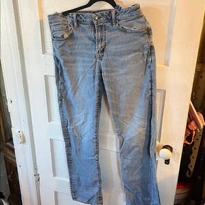 American Eagle Outfitters Men's Light Blue Relaxed Jeans. Used